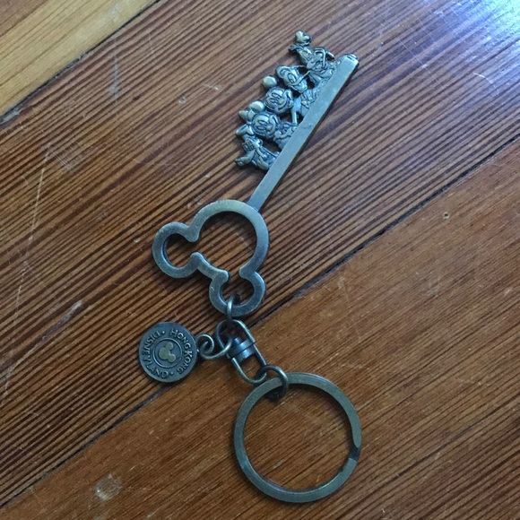 Disney brass key chain - Picture 2 of 6